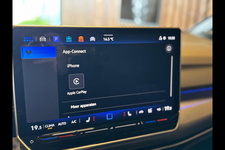 Volkswagen Golf 1.5 eTSI R-Line / 360 Camera / Pano / H/K / Stoel/Stuur verwarming / Carplay