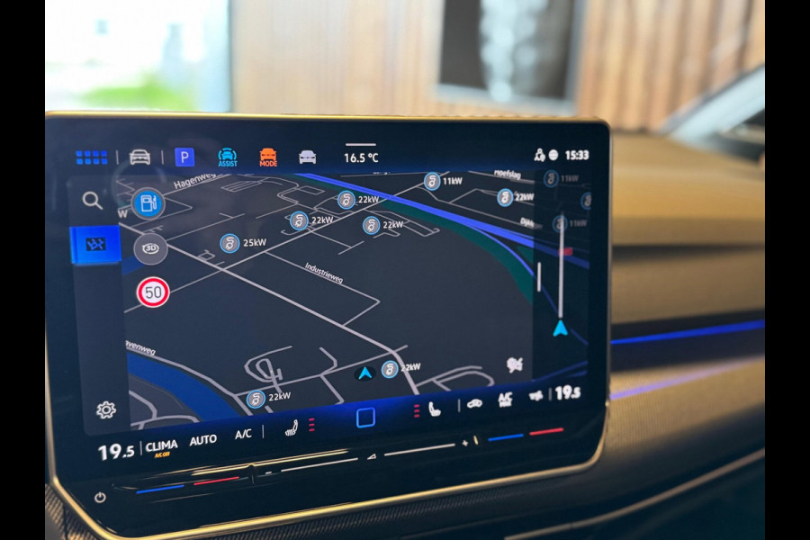 Volkswagen Golf 1.5 eTSI R-Line / 360 Camera / Pano / H/K / Stoel/Stuur verwarming / Carplay