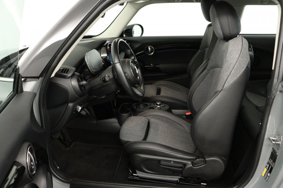 MINI Mini Electric Classic 33 kWh (SFEERVERLICHTING, CRUISE CONTROL, NAVIGATIE, PARKEERSENSOREN)