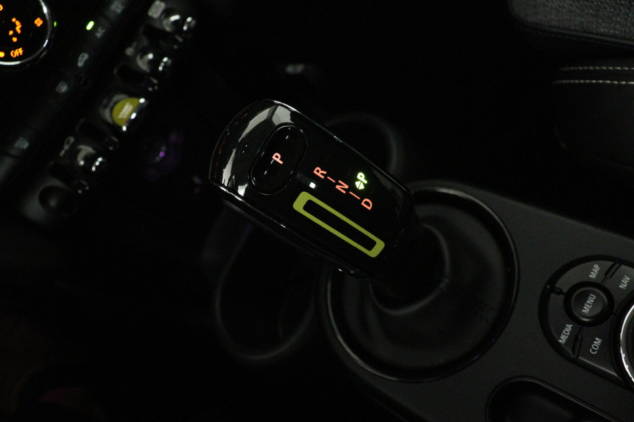 MINI Mini Electric Classic 33 kWh (SFEERVERLICHTING, CRUISE CONTROL, NAVIGATIE, PARKEERSENSOREN)