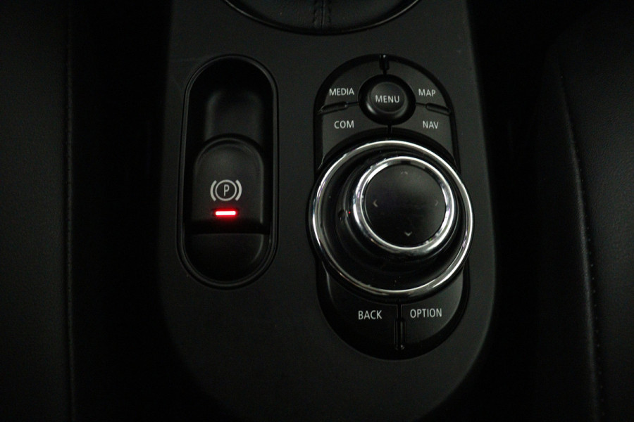 MINI Mini Electric Classic 33 kWh (SFEERVERLICHTING, CRUISE CONTROL, NAVIGATIE, PARKEERSENSOREN)