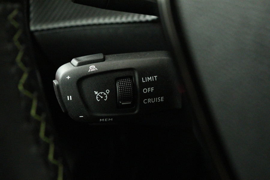 Peugeot e-208 EV GT 350 50 kWh (SFEERVERLICHTING, STOELVERWARMING, CAMERA, CRUISE ADAPTIEF, PARKEERSENSOREN)