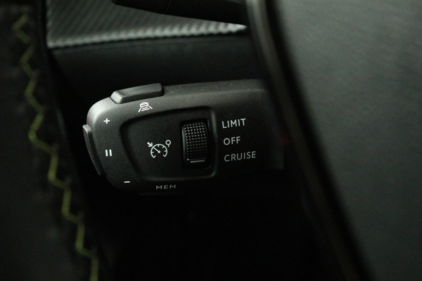 Peugeot e-208 EV GT 350 50 kWh (SFEERVERLICHTING, STOELVERWARMING, CAMERA, CRUISE ADAPTIEF, PARKEERSENSOREN)