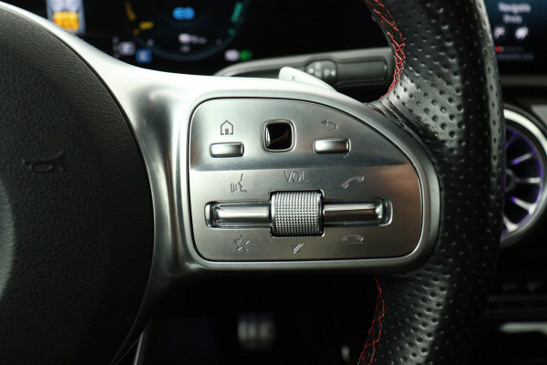 Mercedes-Benz A-Klasse 250 e Business Solution AMG Limited (PANORAMADAK, TREKHAAK, STOELVERWARMING, SFEERVERLICHTING, CAMERA)