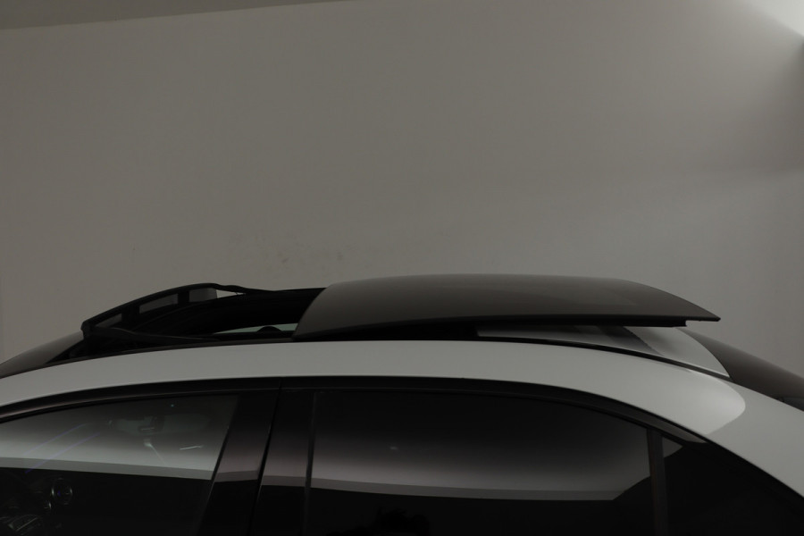 Mercedes-Benz A-Klasse 250 e Business Solution AMG Limited (PANORAMADAK, TREKHAAK, STOELVERWARMING, SFEERVERLICHTING, CAMERA)