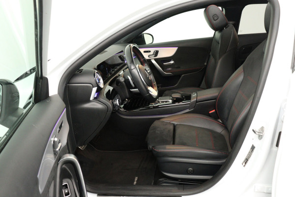 Mercedes-Benz A-Klasse 250 e Business Solution AMG Limited (PANORAMADAK, TREKHAAK, STOELVERWARMING, SFEERVERLICHTING, CAMERA)