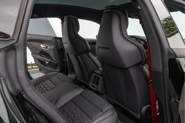 Audi e-tron GT RS 600pk Quattro Keramisch Pano HuD 4-wielbesturing Designpakket RS