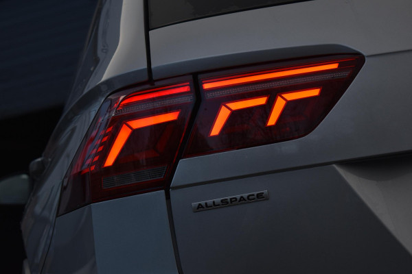 Volkswagen Tiguan Allspace 1.5 TSI R-Line 7p. Pano Lane ACC Keyless Camera Trekhaak