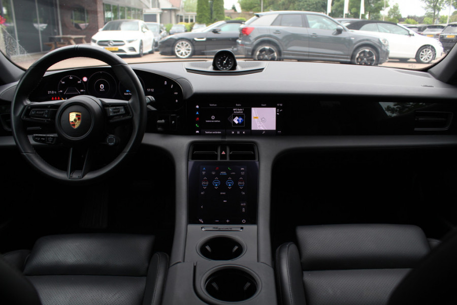 Porsche Taycan Cross Turismo 4 93 kWh / Panoramadak / 360Camera / Sportchrono / 20'' / Leder / Luchtvering / Stoelverwarming / DAB / Cruise Control
