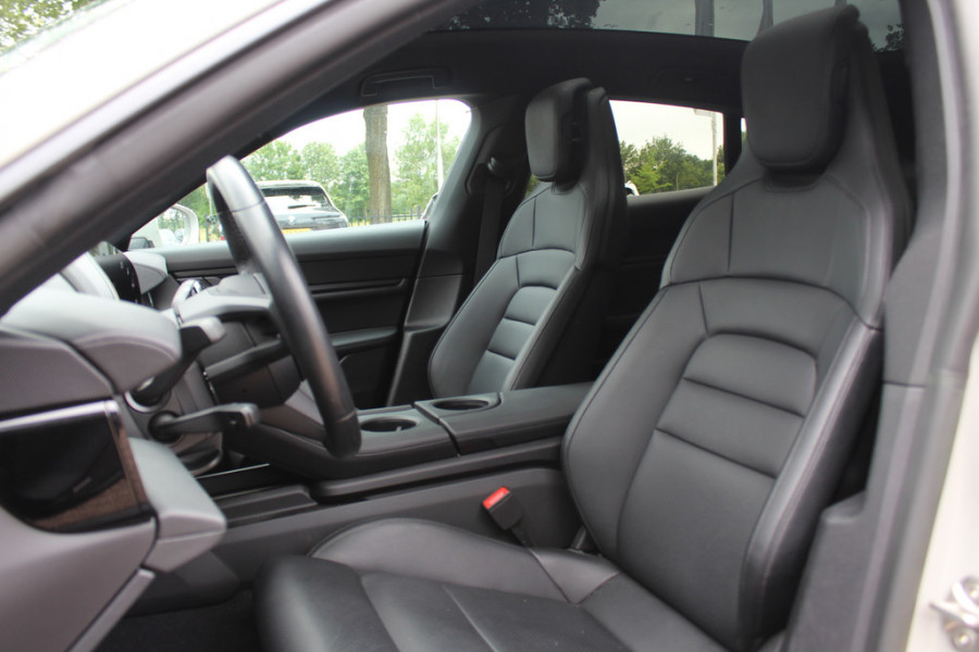 Porsche Taycan Cross Turismo 4 93 kWh / Panoramadak / 360Camera / Sportchrono / 20'' / Leder / Luchtvering / Stoelverwarming / DAB / Cruise Control