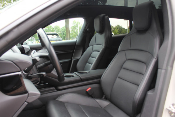 Porsche Taycan Cross Turismo 4 93 kWh / Panoramadak / 360Camera / Sportchrono / 20'' / Leder / Luchtvering / Stoelverwarming / DAB / Cruise Control