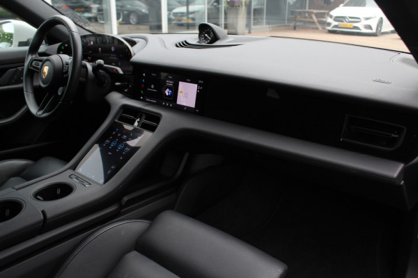 Porsche Taycan Cross Turismo 4 93 kWh / Panoramadak / 360Camera / Sportchrono / 20'' / Leder / Luchtvering / Stoelverwarming / DAB / Cruise Control