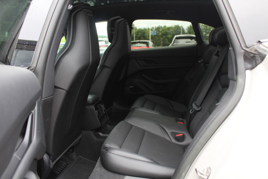 Porsche Taycan Cross Turismo 4 93 kWh / Panoramadak / 360Camera / Sportchrono / 20'' / Leder / Luchtvering / Stoelverwarming / DAB / Cruise Control