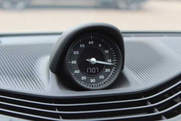 Porsche Taycan Cross Turismo 4 93 kWh / Panoramadak / 360Camera / Sportchrono / 20'' / Leder / Luchtvering / Stoelverwarming / DAB / Cruise Control