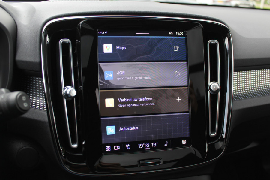 Volvo C40 Single Motor Extended Range Ultimate 82 kWh / Trekhaak / Panoramadak / 360Camera / Half leder / Keyless / 20'' / Harman Kardon / CarPlay / Warmtepomp / Stuur+Stoelverwarming / Dodehoek / DAB / ACC