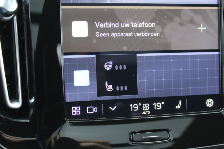 Volvo C40 Single Motor Extended Range Ultimate 82 kWh / Trekhaak / Panoramadak / 360Camera / Half leder / Keyless / 20'' / Harman Kardon / CarPlay / Warmtepomp / Stuur+Stoelverwarming / Dodehoek / DAB / ACC