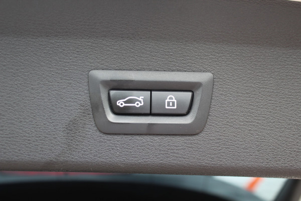 BMW X1 xDrive20i High Executive / Panoramadak / Head-up / Bruin Leder / 19'' / Navigatie / Sportstoelen / Stoelverwarming / Cruise Control