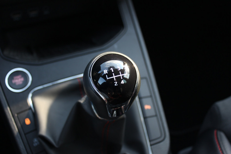 Seat Ibiza 1.0 TSI FR Business Intense / Camera / CarPlay / Keyless / 18'' / DAB / Stoelverwarming / ACC