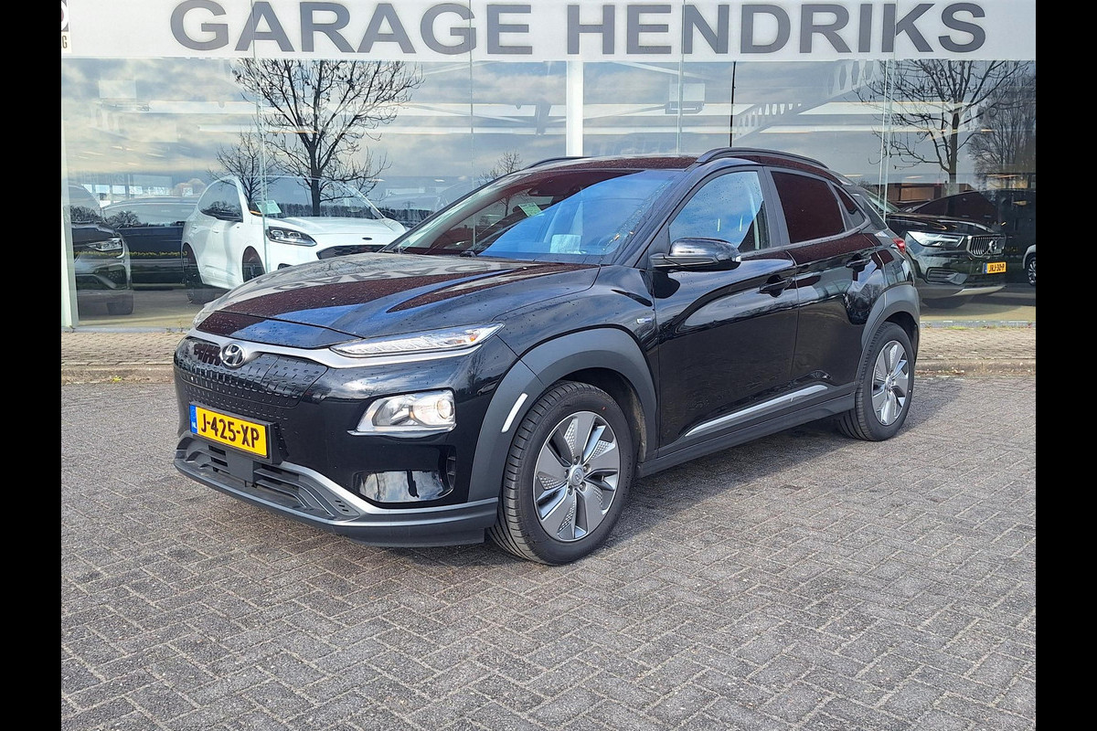 Hyundai Kona EV Fashion 64 kWh | SOH: 95,1% | Trekhaak | 3 Fase | Warmtepomp | HUD | Navi | Adaptive CC | Blindspot |