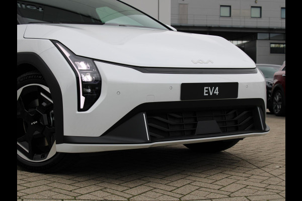 Kia EV4 Plus Advanced 81.4 kWh | DIRECT LEVERBAAR | Schuifkanteldak | Navigatie | Stoel en stuurverwarming | H&K | Elektrische achterklep