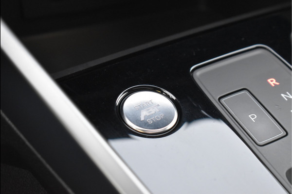 Audi A3 Sportback 45 TFSI e S-Line 245 Pk Alle Opties Pano RS-Stoel Head-Up Memory Keyless RS3 18 Inch