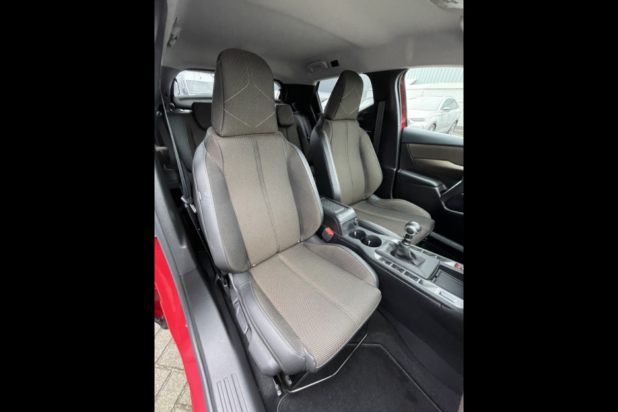 DS Ds 3 Crossback 100pk Performance Line (Stoelverwarming - Camera - Automatische Airco - Head up - Navigatie - Apple Carplay - Keyless Start)