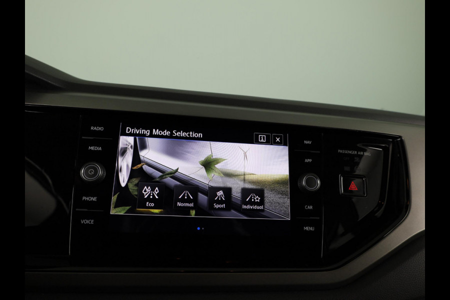 Volkswagen Polo 1.0 TSI Comfortline Business 95PK | Automaat (DSG) | Navigatie | Parkeersensoren