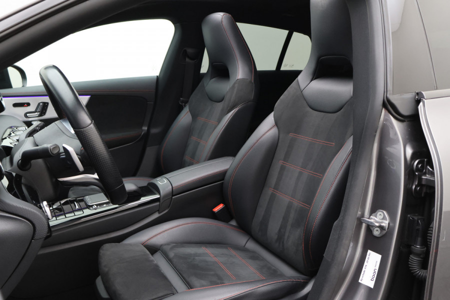 Mercedes-Benz CLA-Klasse Shooting Brake 250 e Premium Plus AMG Panoramadak, ACC, Camera, Sfeerverlichting, Trekhaak, Widescreen, 18"