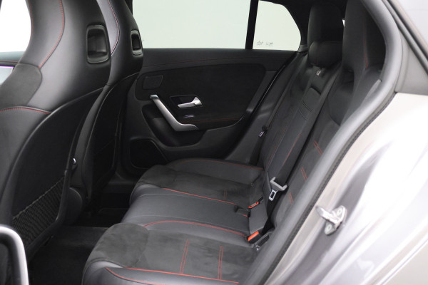 Mercedes-Benz CLA-Klasse Shooting Brake 250 e Premium Plus AMG Panoramadak, ACC, Camera, Sfeerverlichting, Trekhaak, Widescreen, 18"