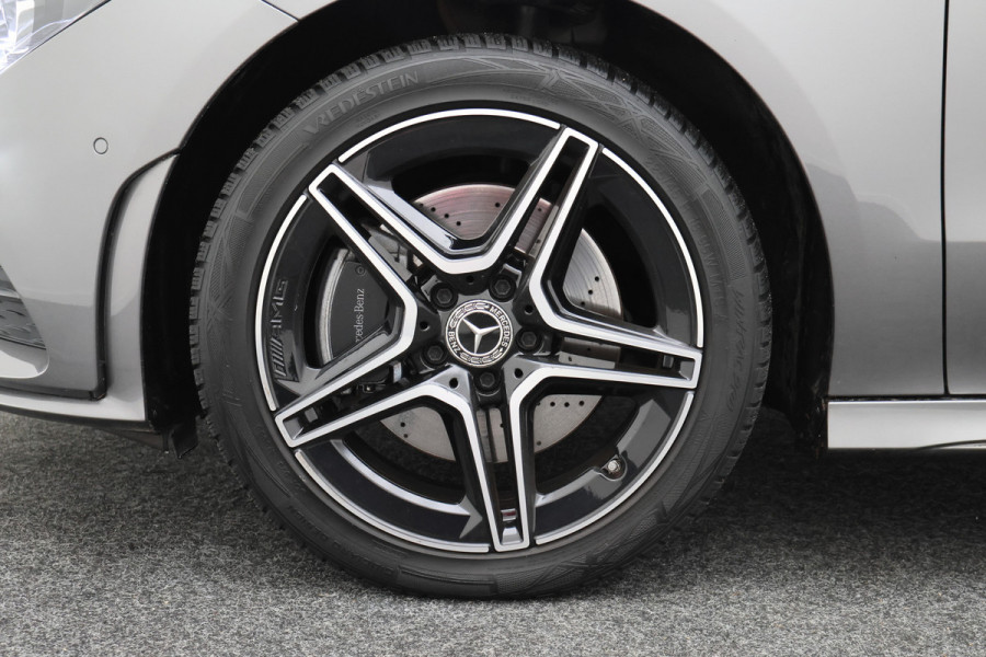 Mercedes-Benz CLA-Klasse Shooting Brake 250 e Premium Plus AMG Panoramadak, ACC, Camera, Sfeerverlichting, Trekhaak, Widescreen, 18"