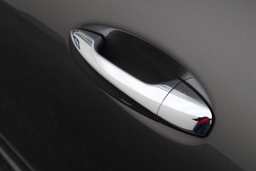 Mercedes-Benz CLA-Klasse Shooting Brake 250 e Premium Plus AMG Panoramadak, ACC, Camera, Sfeerverlichting, Trekhaak, Widescreen, 18"