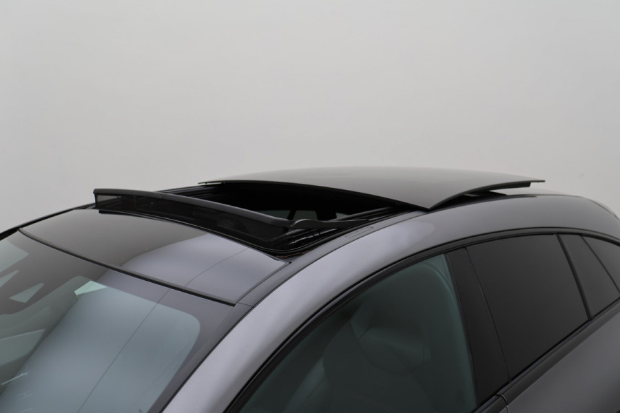 Mercedes-Benz CLA-Klasse Shooting Brake 250 e Premium Plus AMG Panoramadak, ACC, Camera, Sfeerverlichting, Trekhaak, Widescreen, 18"