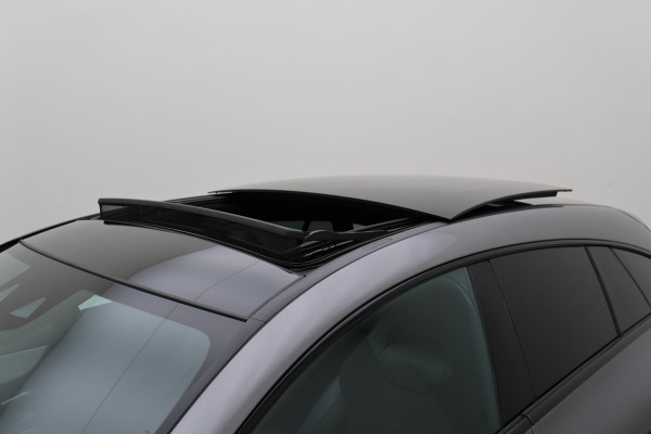 Mercedes-Benz CLA-Klasse Shooting Brake 250 e Premium Plus AMG Panoramadak, ACC, Camera, Sfeerverlichting, Trekhaak, Widescreen, 18"