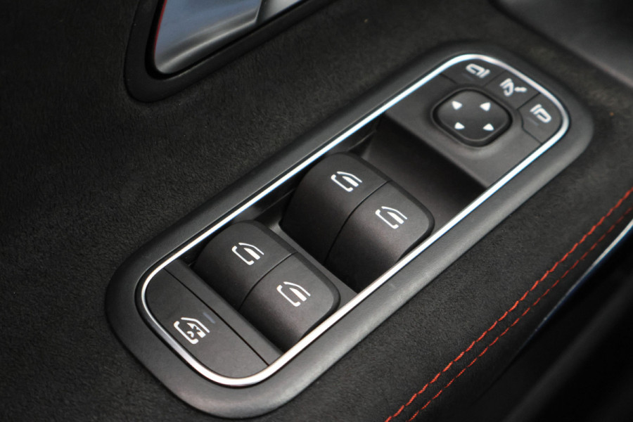 Mercedes-Benz CLA-Klasse Shooting Brake 250 e Premium Plus AMG Panoramadak, ACC, Camera, Sfeerverlichting, Trekhaak, Widescreen, 18"