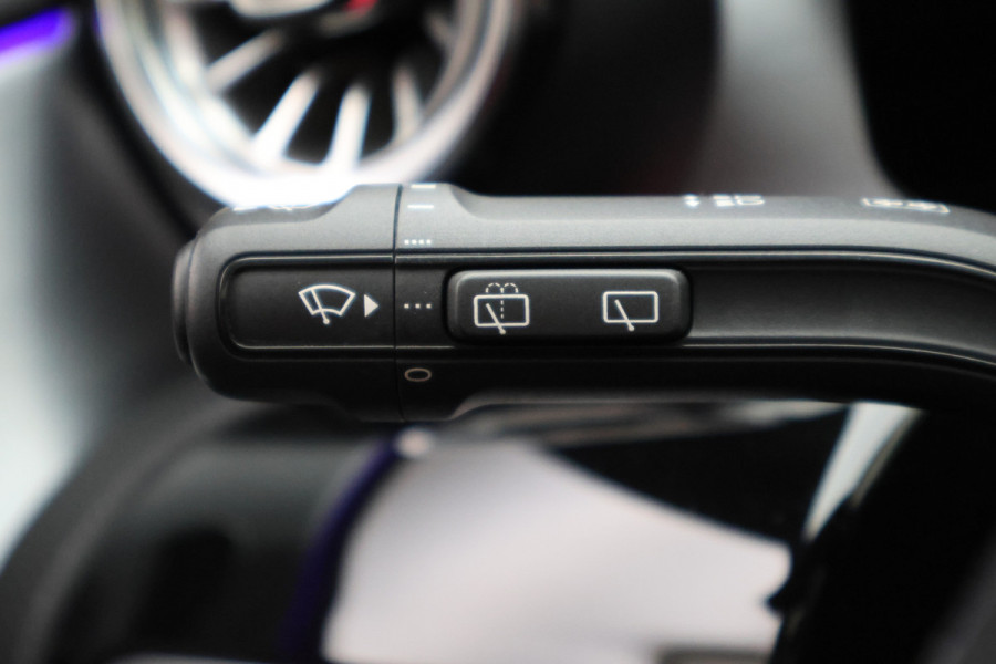 Mercedes-Benz CLA-Klasse Shooting Brake 250 e Premium Plus AMG Panoramadak, ACC, Camera, Sfeerverlichting, Trekhaak, Widescreen, 18"