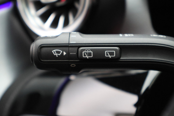 Mercedes-Benz CLA-Klasse Shooting Brake 250 e Premium Plus AMG Panoramadak, ACC, Camera, Sfeerverlichting, Trekhaak, Widescreen, 18"