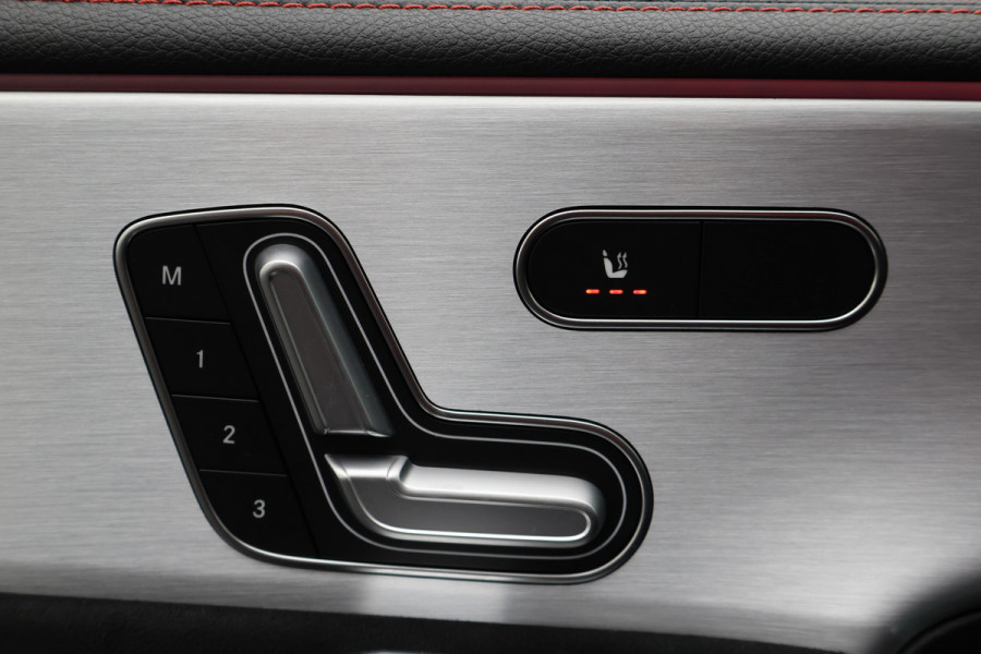 Mercedes-Benz CLA-Klasse Shooting Brake 250 e Premium Plus AMG Panoramadak, ACC, Camera, Sfeerverlichting, Trekhaak, Widescreen, 18"