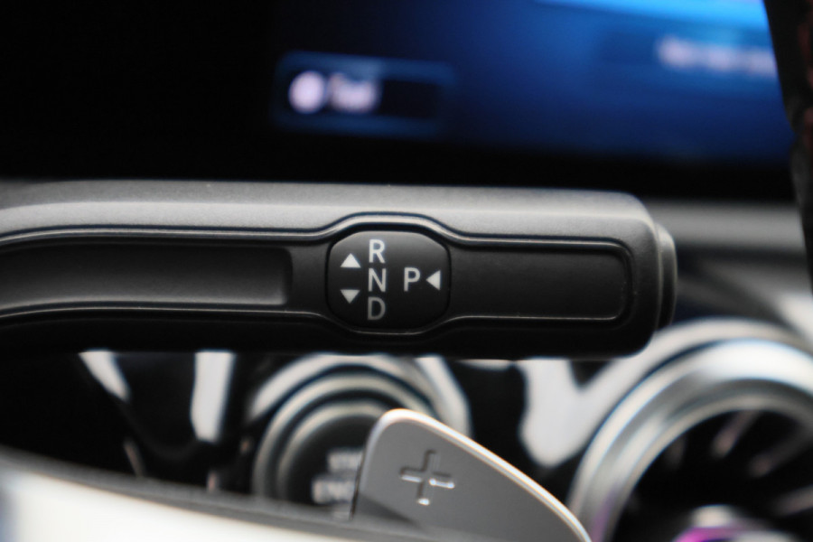 Mercedes-Benz CLA-Klasse Shooting Brake 250 e Premium Plus AMG Panoramadak, ACC, Camera, Sfeerverlichting, Trekhaak, Widescreen, 18"