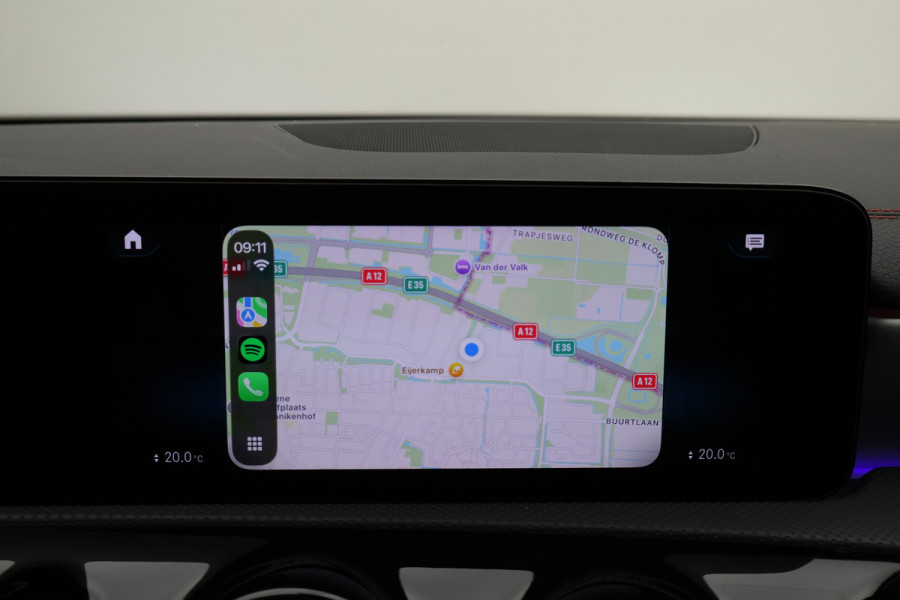 Mercedes-Benz CLA-Klasse Shooting Brake 250 e Premium Plus AMG Panoramadak, ACC, Camera, Sfeerverlichting, Trekhaak, Widescreen, 18"