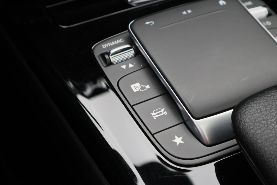 Mercedes-Benz CLA-Klasse Shooting Brake 250 e Premium Plus AMG Panoramadak, ACC, Camera, Sfeerverlichting, Trekhaak, Widescreen, 18"