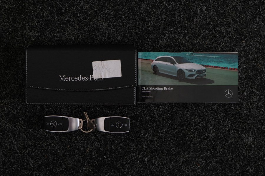 Mercedes-Benz CLA-Klasse Shooting Brake 250 e Premium Plus AMG Panoramadak, ACC, Camera, Sfeerverlichting, Trekhaak, Widescreen, 18"