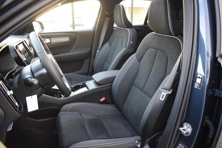 Volvo EX40 252PK Single Motor Extended Range 82 kWh Plus / Lounge Pakket / Panoramadak / 360 Camera / Extra getint glas / 20'' Velgen / MicrTech/Nubuck bekleding