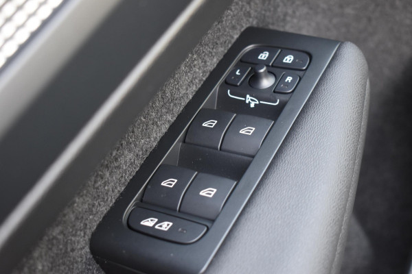 Volvo EX40 252PK Single Motor Extended Range 82 kWh Plus / Lounge Pakket / Panoramadak / 360 Camera / Extra getint glas / 20'' Velgen / MicrTech/Nubuck bekleding