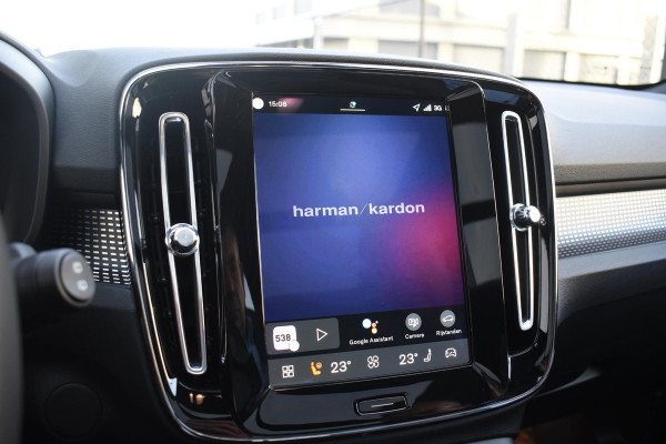 Volvo EX40 252PK Single Motor Extended Range 82 kWh Plus / Lounge Pakket / Panoramadak / 360 Camera / Extra getint glas / 20'' Velgen / MicrTech/Nubuck bekleding