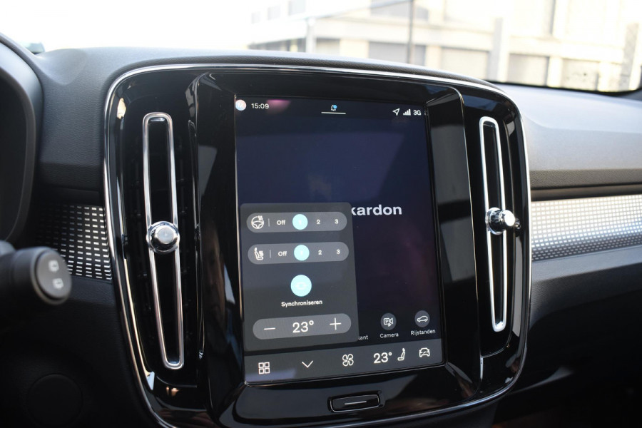 Volvo EX40 252PK Single Motor Extended Range 82 kWh Plus / Lounge Pakket / Panoramadak / 360 Camera / Extra getint glas / 20'' Velgen / MicrTech/Nubuck bekleding