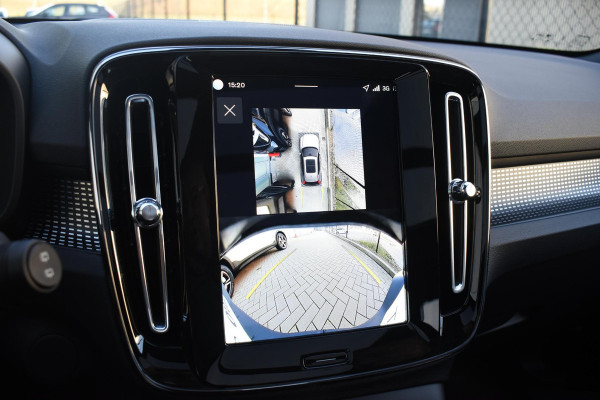 Volvo EX40 252PK Single Motor Extended Range 82 kWh Plus / Lounge Pakket / Panoramadak / 360 Camera / Extra getint glas / 20'' Velgen / MicrTech/Nubuck bekleding
