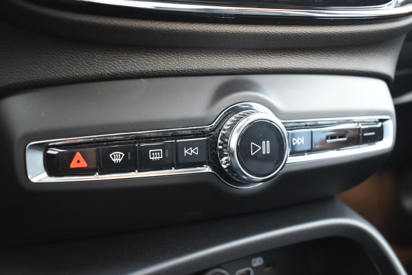 Volvo EX40 252PK Single Motor Extended Range 82 kWh Plus / Lounge Pakket / Panoramadak / 360 Camera / Extra getint glas / 20'' Velgen / MicrTech/Nubuck bekleding