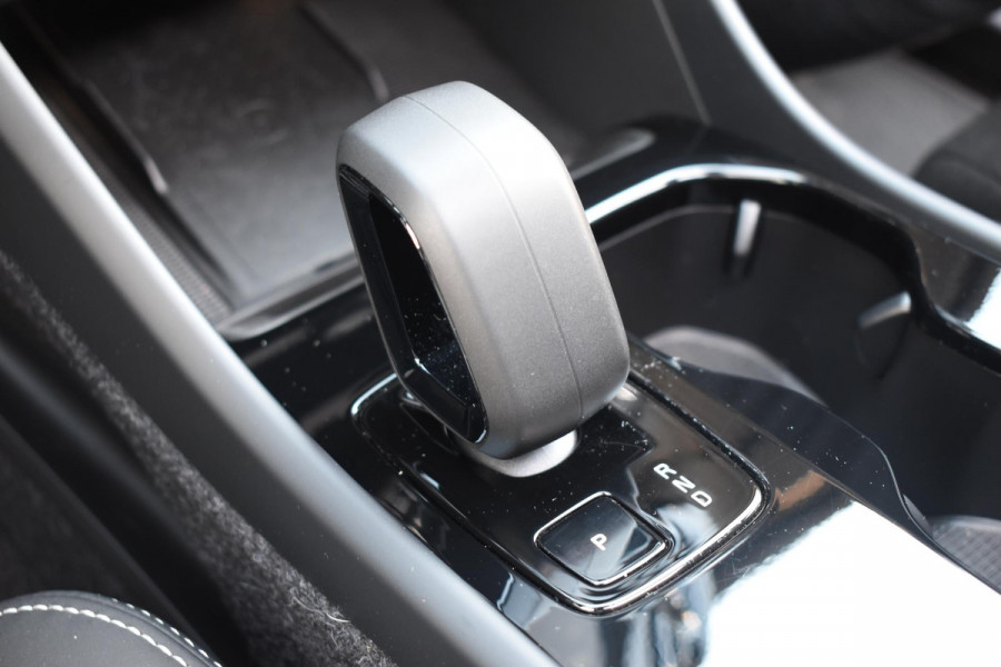 Volvo EX40 252PK Single Motor Extended Range 82 kWh Plus / Lounge Pakket / Panoramadak / 360 Camera / Extra getint glas / 20'' Velgen / MicrTech/Nubuck bekleding