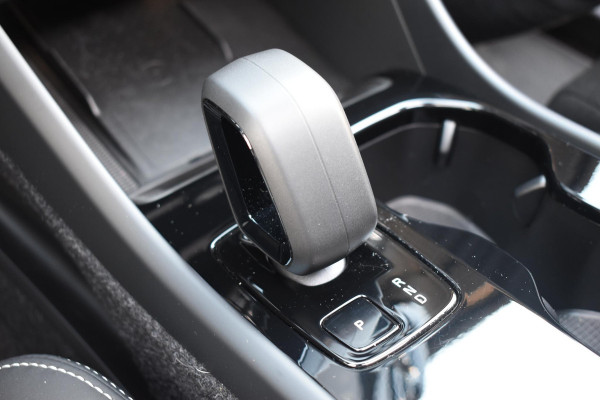 Volvo EX40 252PK Single Motor Extended Range 82 kWh Plus / Lounge Pakket / Panoramadak / 360 Camera / Extra getint glas / 20'' Velgen / MicrTech/Nubuck bekleding