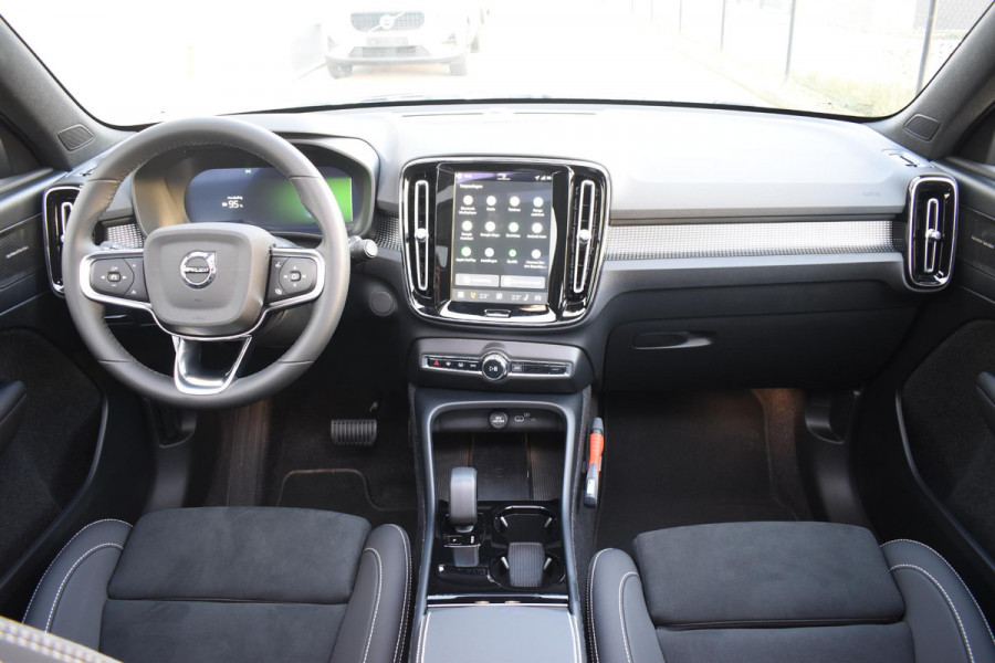 Volvo EX40 252PK Single Motor Extended Range 82 kWh Plus / Lounge Pakket / Panoramadak / 360 Camera / Extra getint glas / 20'' Velgen / MicrTech/Nubuck bekleding